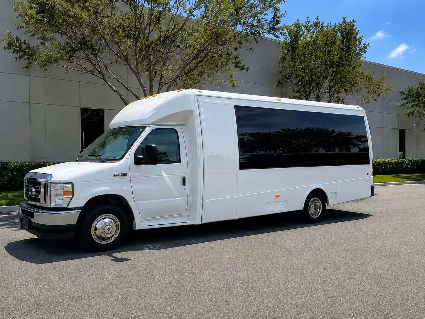 east palo alto 15 passenger minibus rental