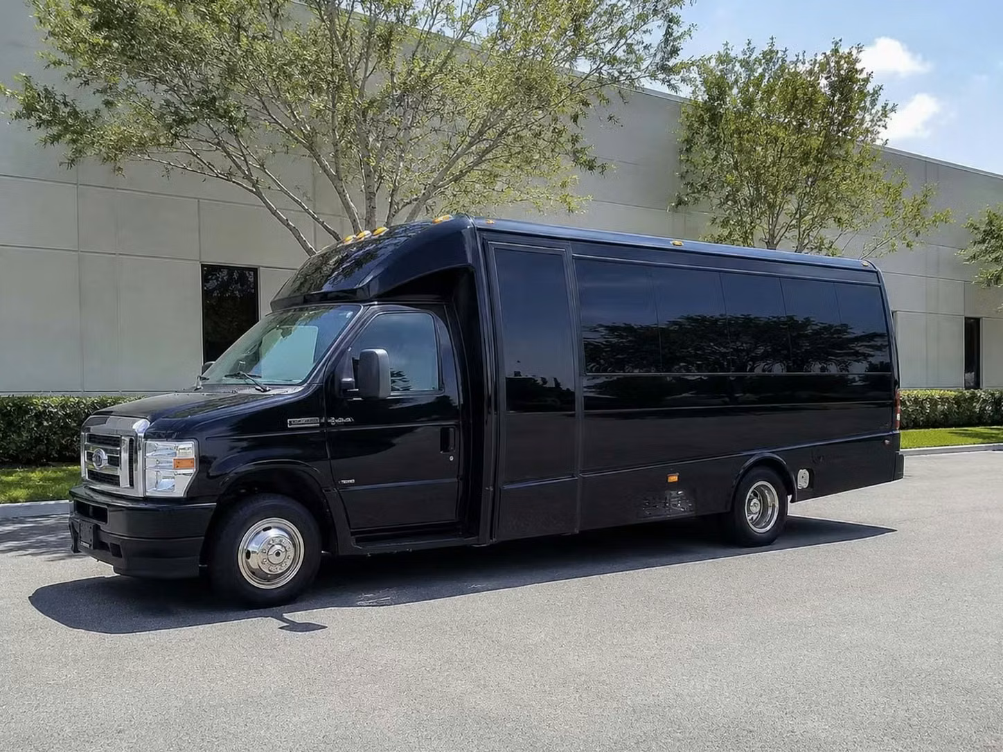 east palo alto 18 passenger minibus rental